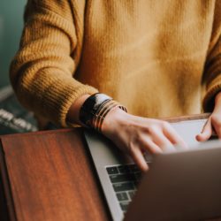 There are so many advantages to blogging. Having a blog can help your business grow and expand by building a brand and increasing web traffic.